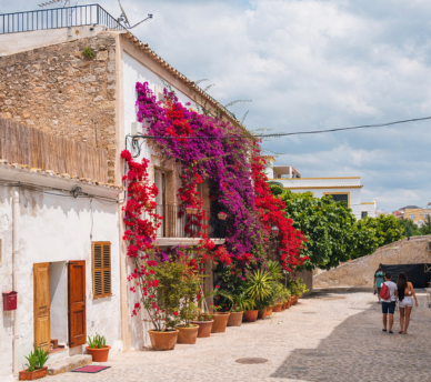 Callejuelas de piedra en Dalt Vila – hostal boutique en San Antonio Ibiza