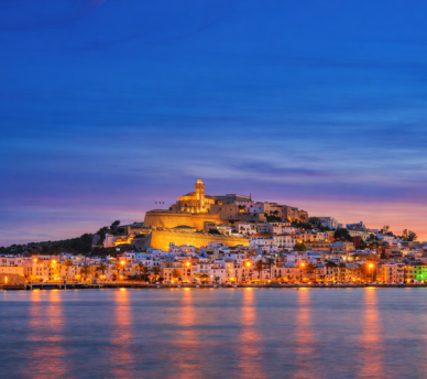 Vista de Dalt Vila en Ibiza para una ruta de 2 días desde un hostal boutique en San Antonio Ibiza