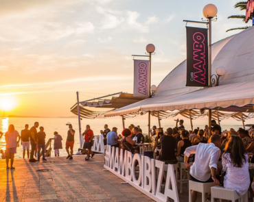 Puesta de sol en Café Mambo Café Mambo en el Sunset Strip