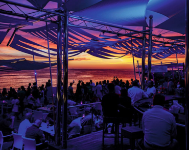 Puesta de sol en Café del Mar Café del Mar en San Antonio Ibiza