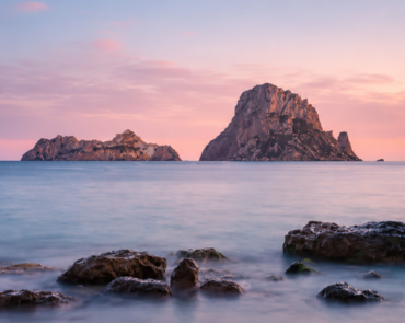 Platges de Comte al atardecer en Ibiza