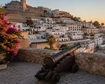Dalt vila en guía de Ibiza de Hostal Rosell Boutique