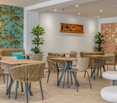 Zona común tranquila para una estancia cómoda – hostal boutique en San Antonio Ibiza