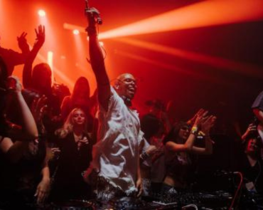 Francis Mercier Solèy Opening Hï Ibiza 2026 | hostal boutique en San Antonio Ibiza