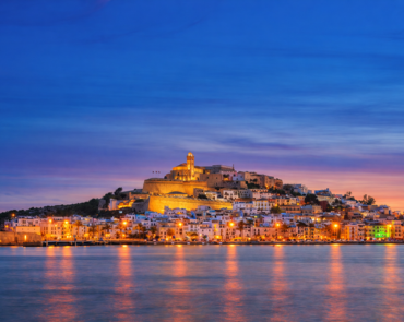Dalt Vila al atardecer desde Ibiza | hostal boutique en San Antonio Ibiza