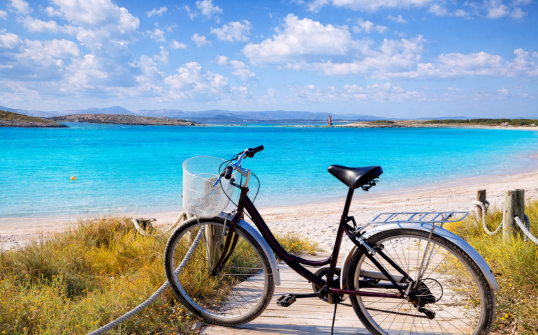 Rutas en Formentera a pie y en bici: naturaleza y paisaje con calma | hostal boutique en San Antonio Ibiza