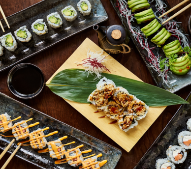 Platos de Sushi and Love en San Antonio Ibiza opción japonesa cerca de hostal boutique en San Antonio Ibiza