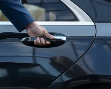 Transfer privado desde el aeropuerto de Ibiza hasta hostal boutique en San Antonio Ibiza sin esperas